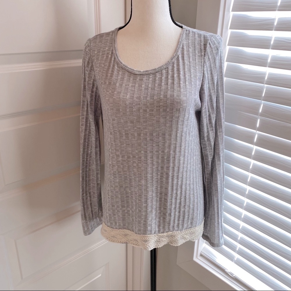 Rewind|| Grey/Cream scoop neckline shirt with lace trim on sides and back